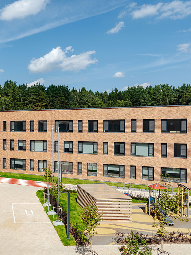 Школа — «Середневский лес»